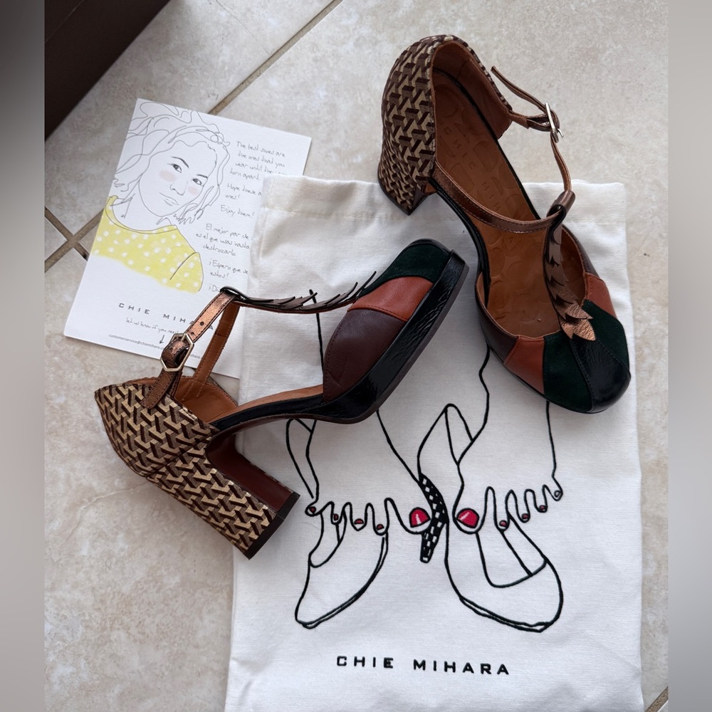 Chie Mihara T-strap color-block pumps